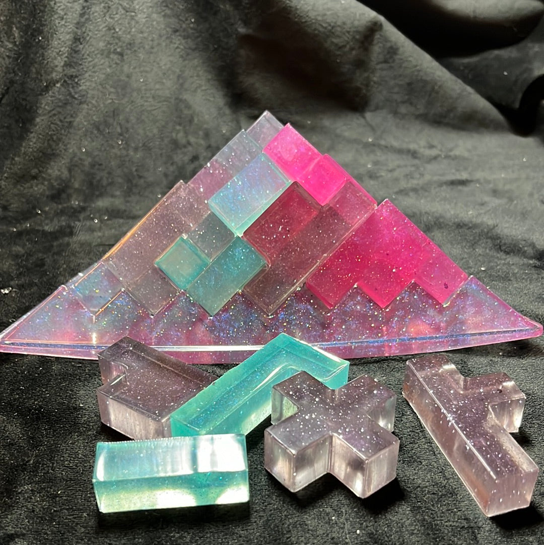 Resin pyramid puzzle