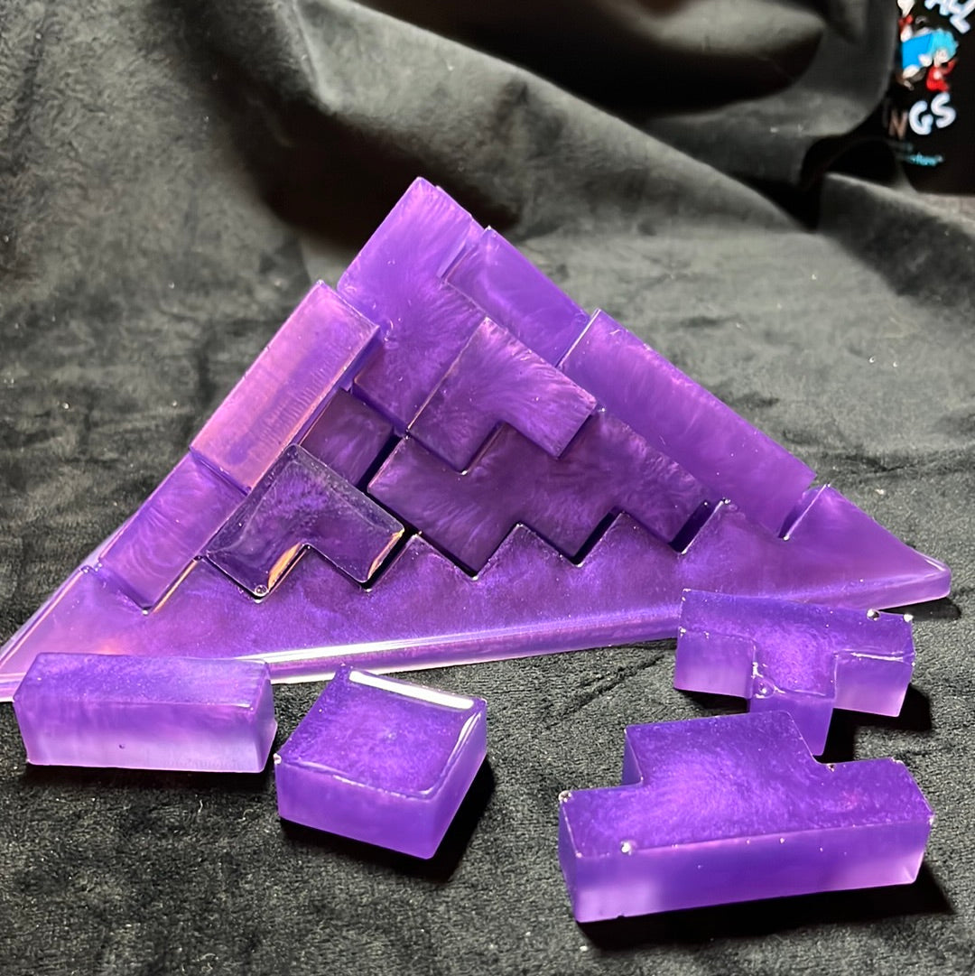 Resin pyramid puzzle