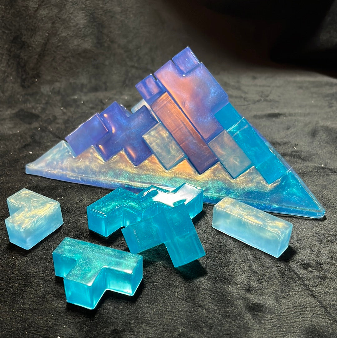 Resin pyramid puzzle