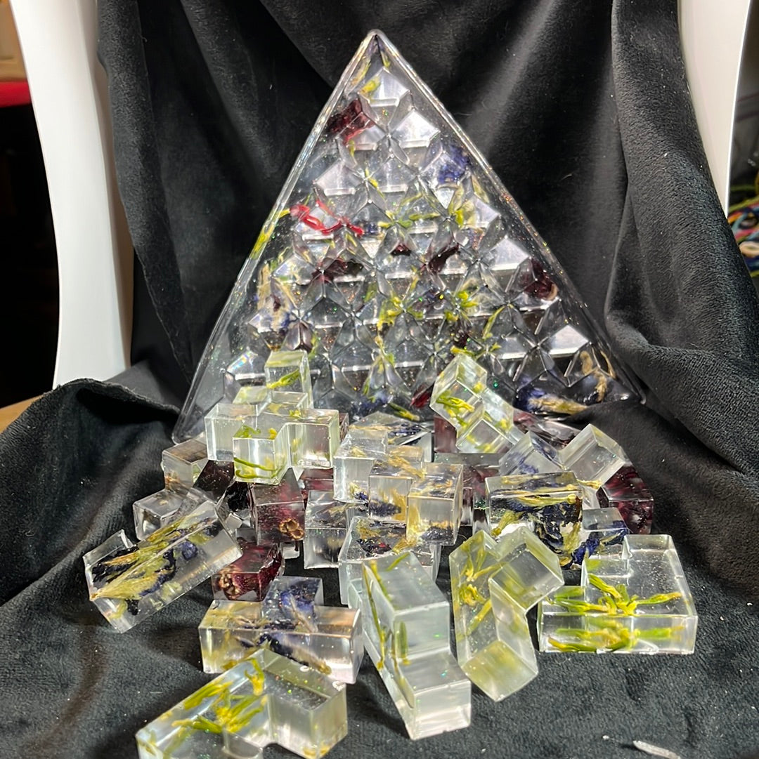 Resin pyramid puzzle