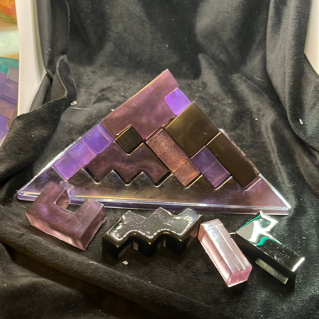 Resin pyramid puzzle
