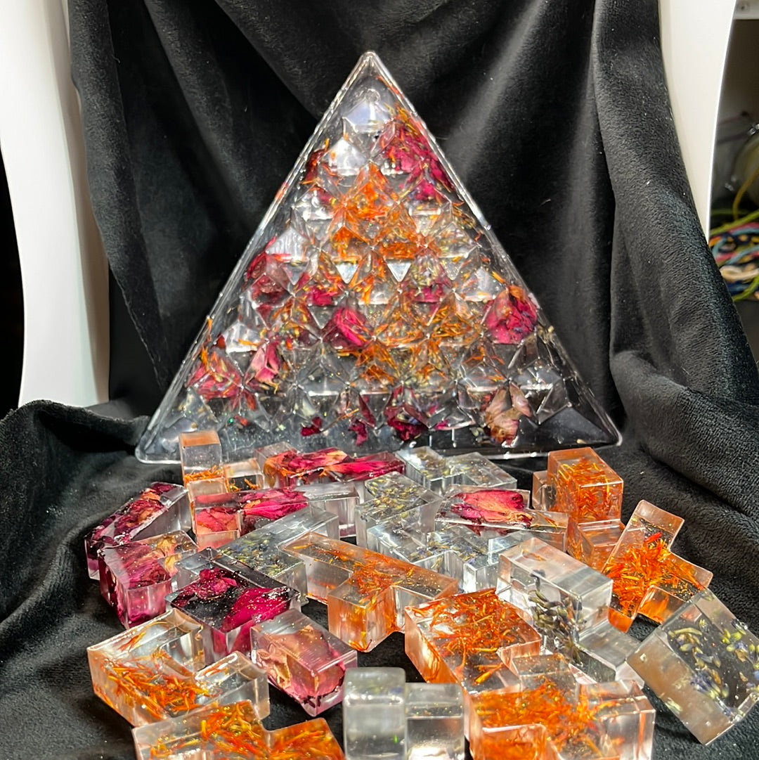 Resin pyramid puzzle