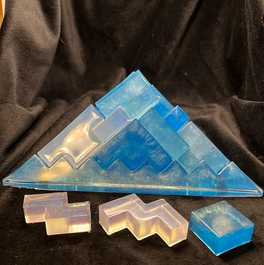 Resin pyramid puzzle