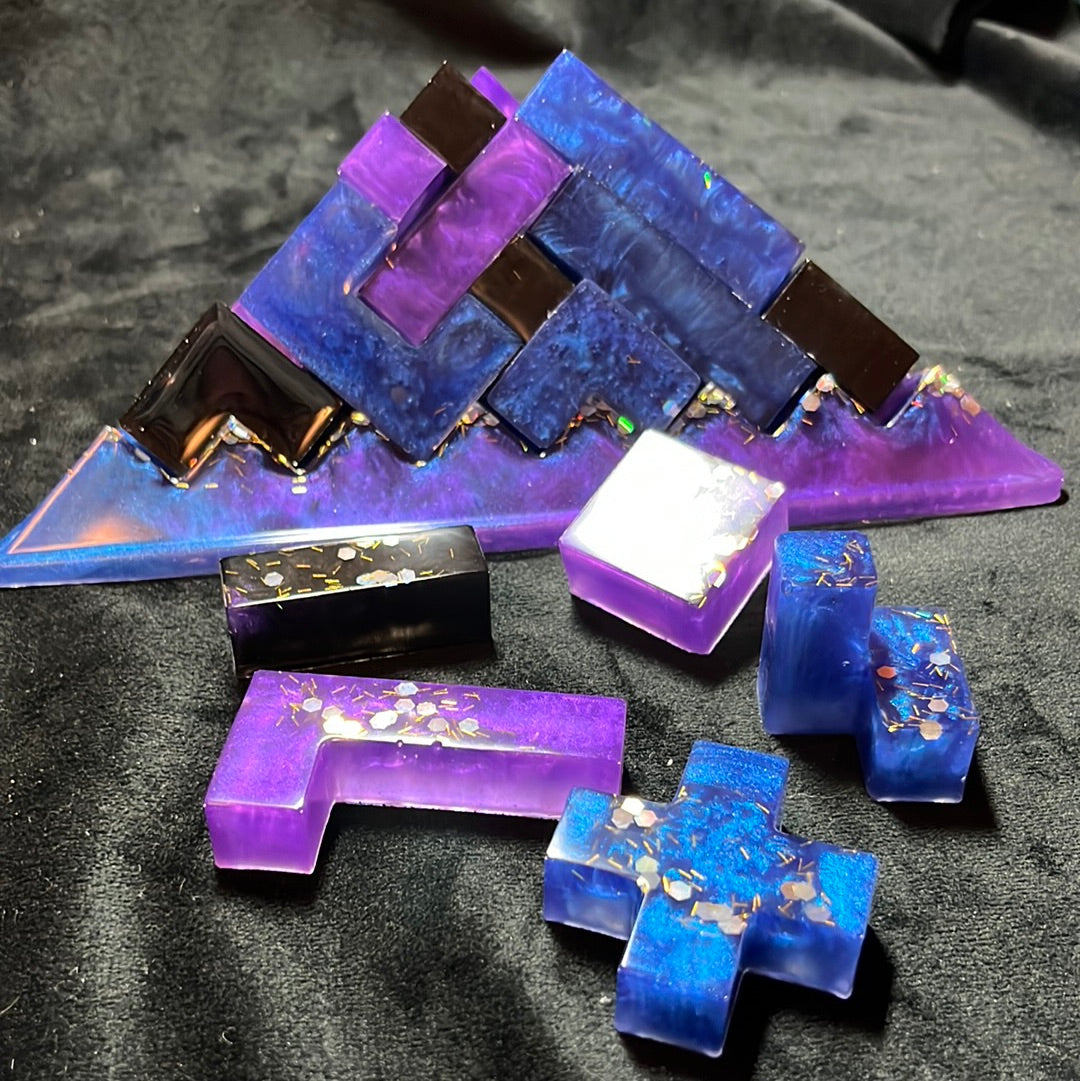 Resin pyramid puzzle