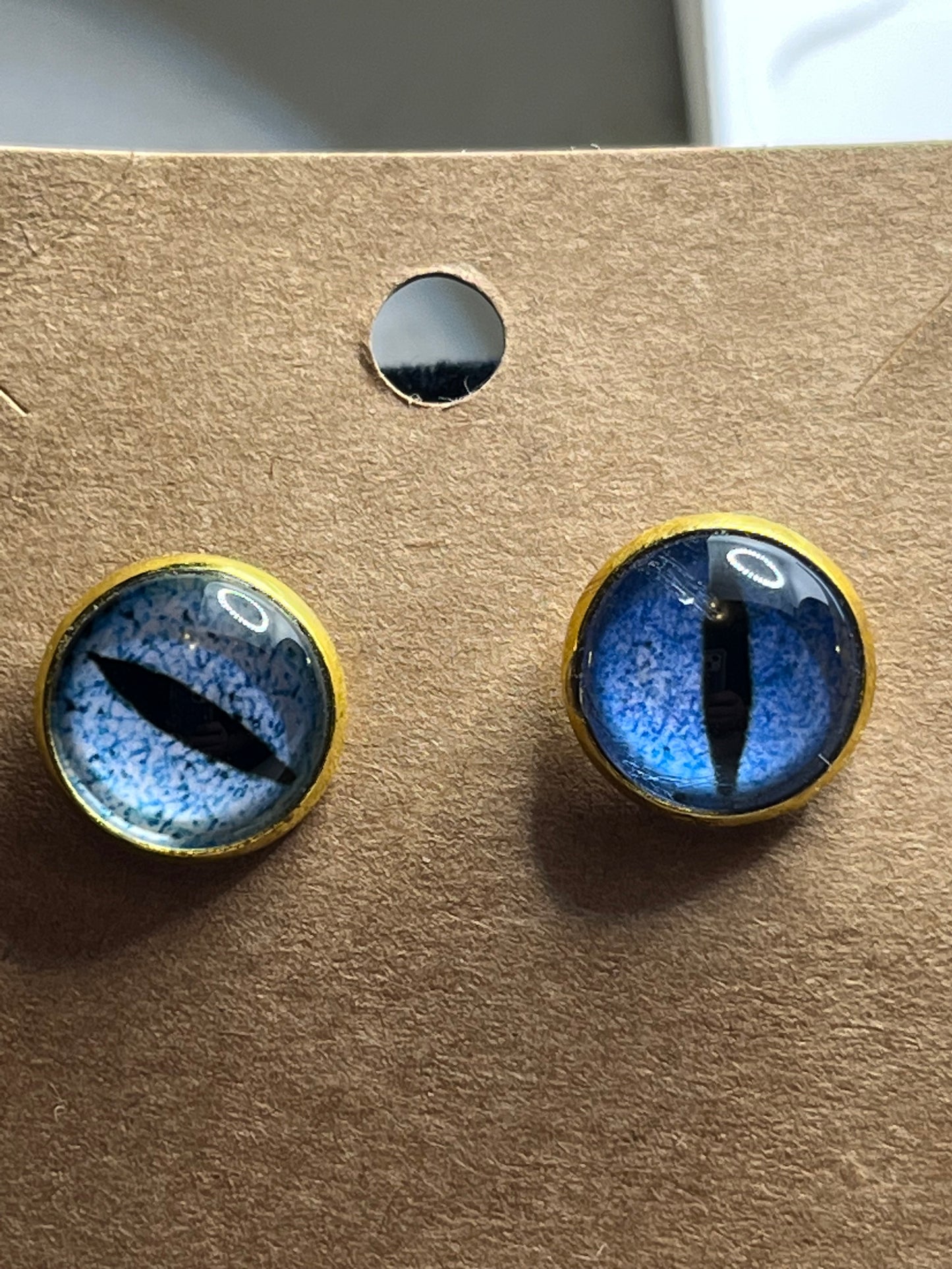 Cat's Eye Stud earrings
