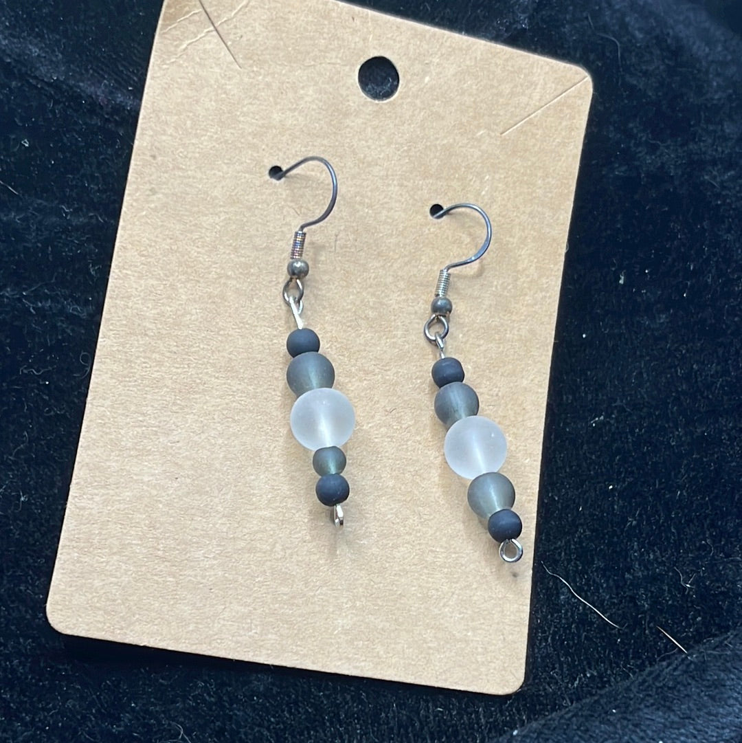 Beaded dangle earring
