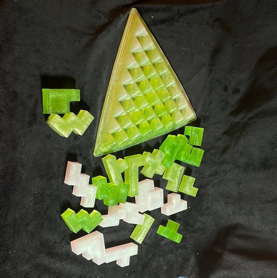 Resin pyramid puzzle
