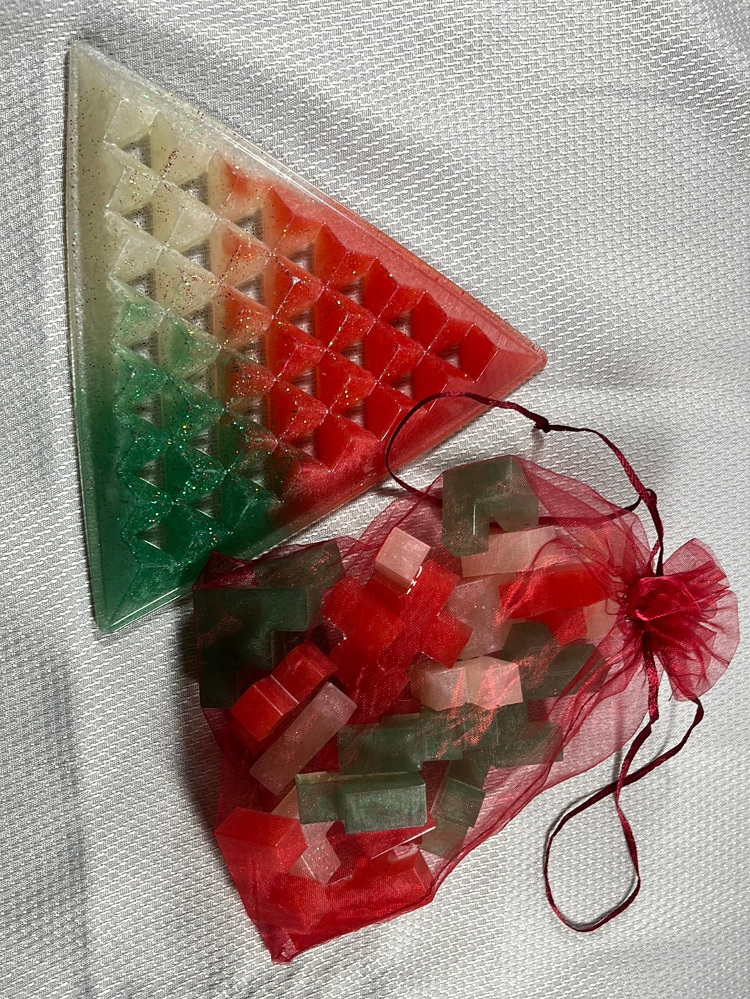 Resin pyramid puzzle