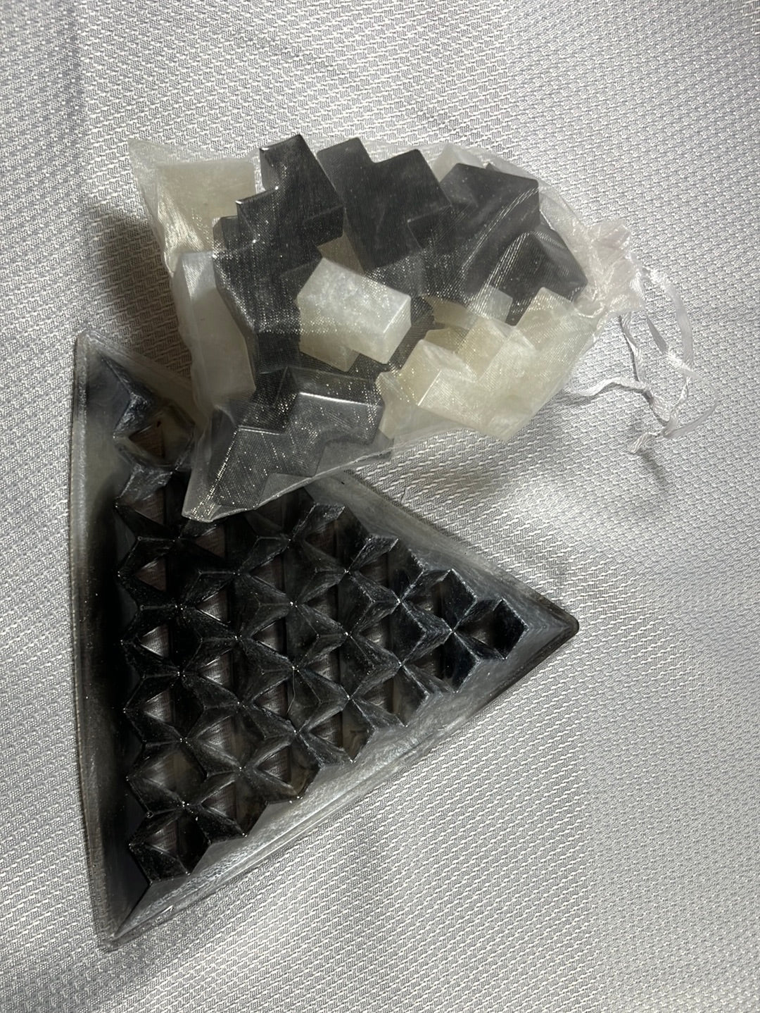 Resin pyramid puzzle