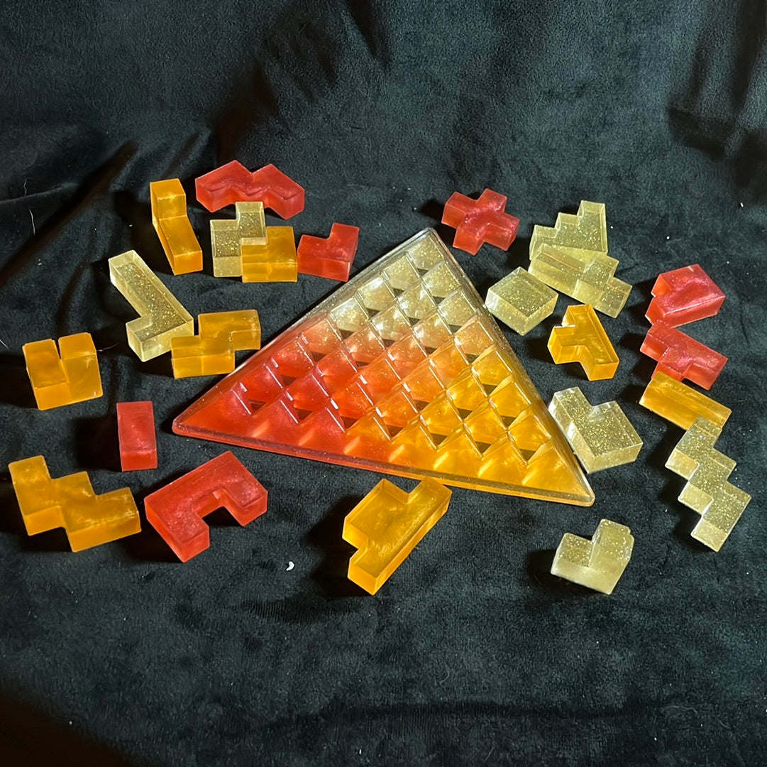 Resin pyramid puzzle