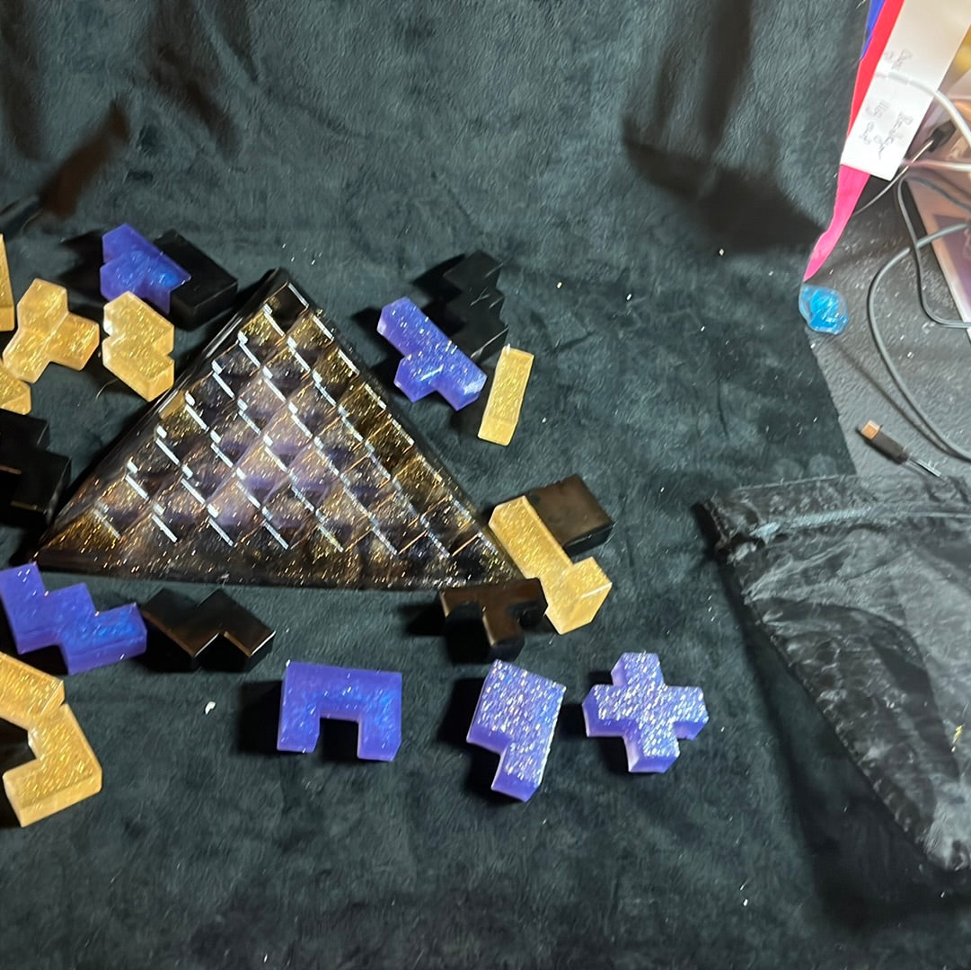 Resin pyramid puzzle