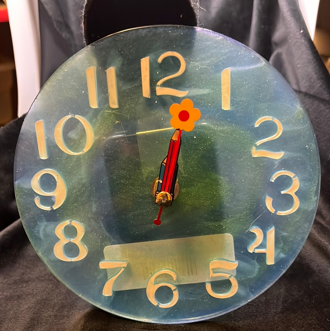 6” round resin clock