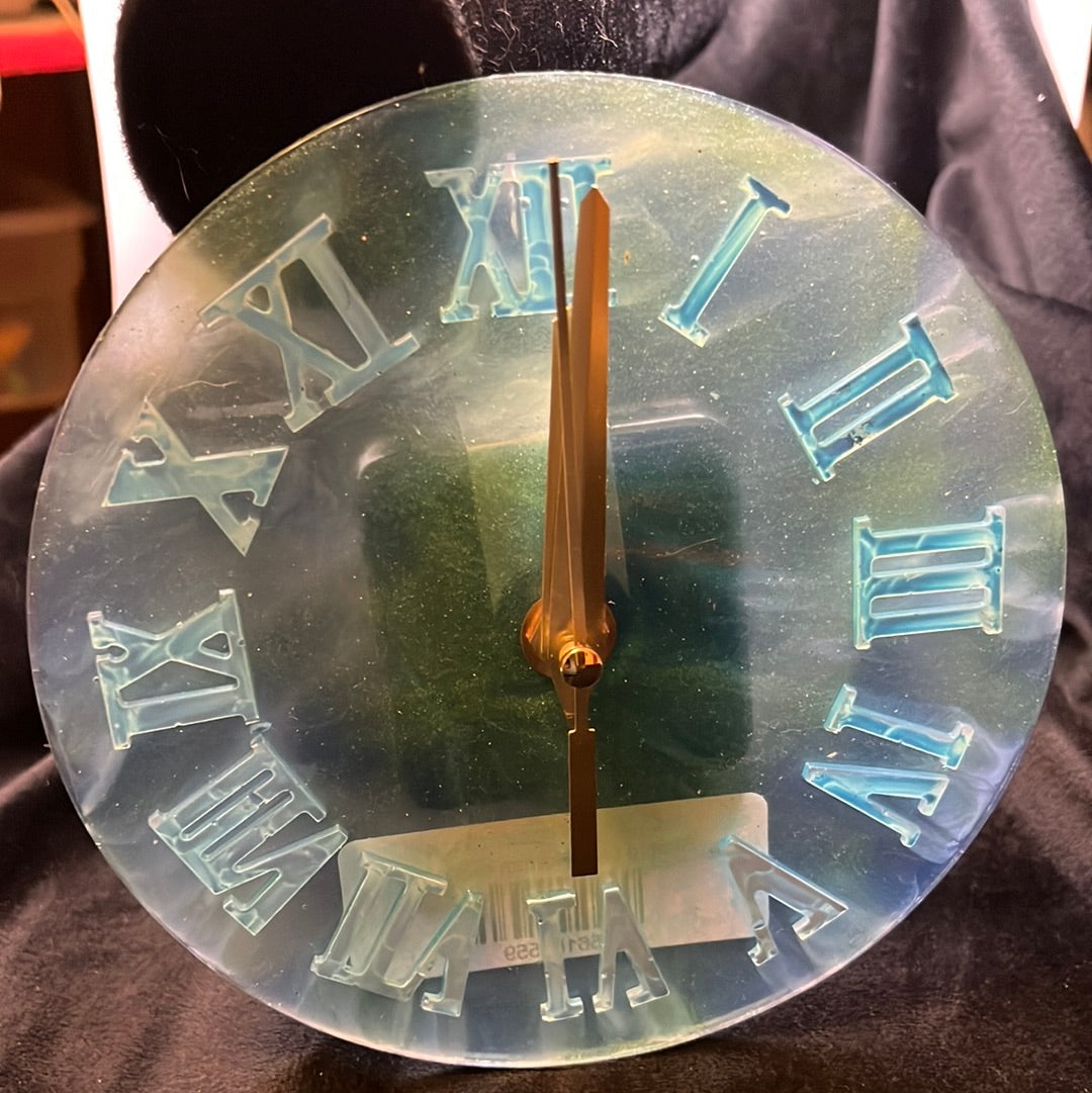 6” round resin clock