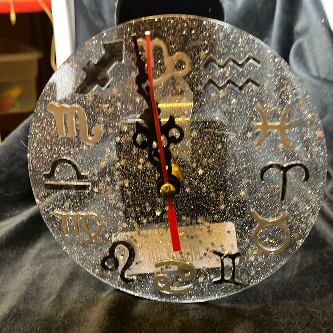 6” round resin clock