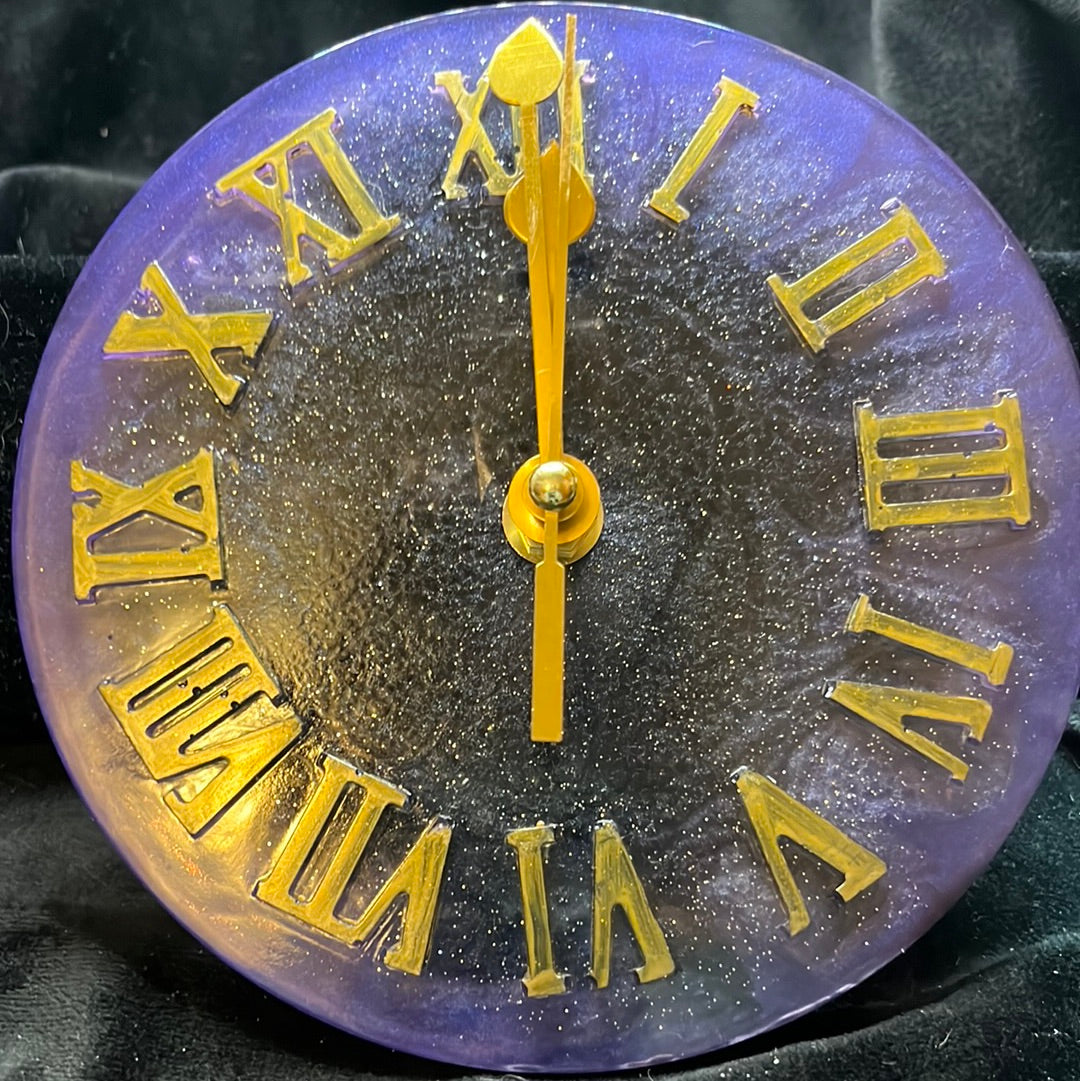 6” round resin clock