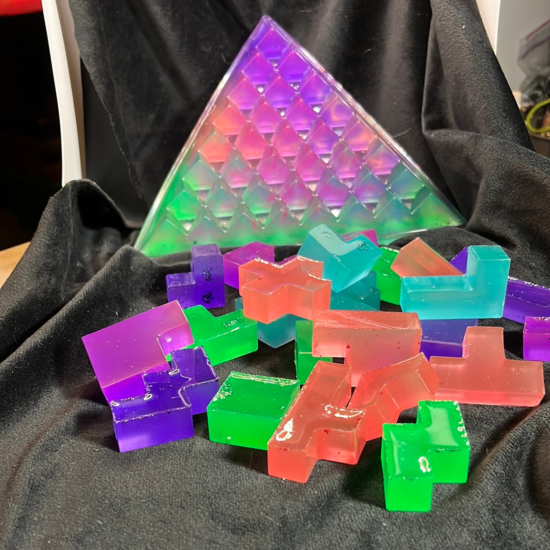Resin pyramid puzzle