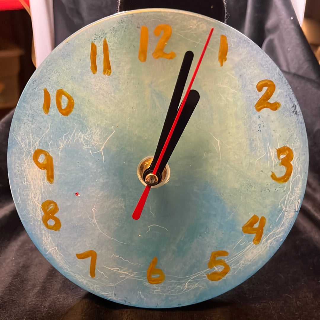 6” round resin clock