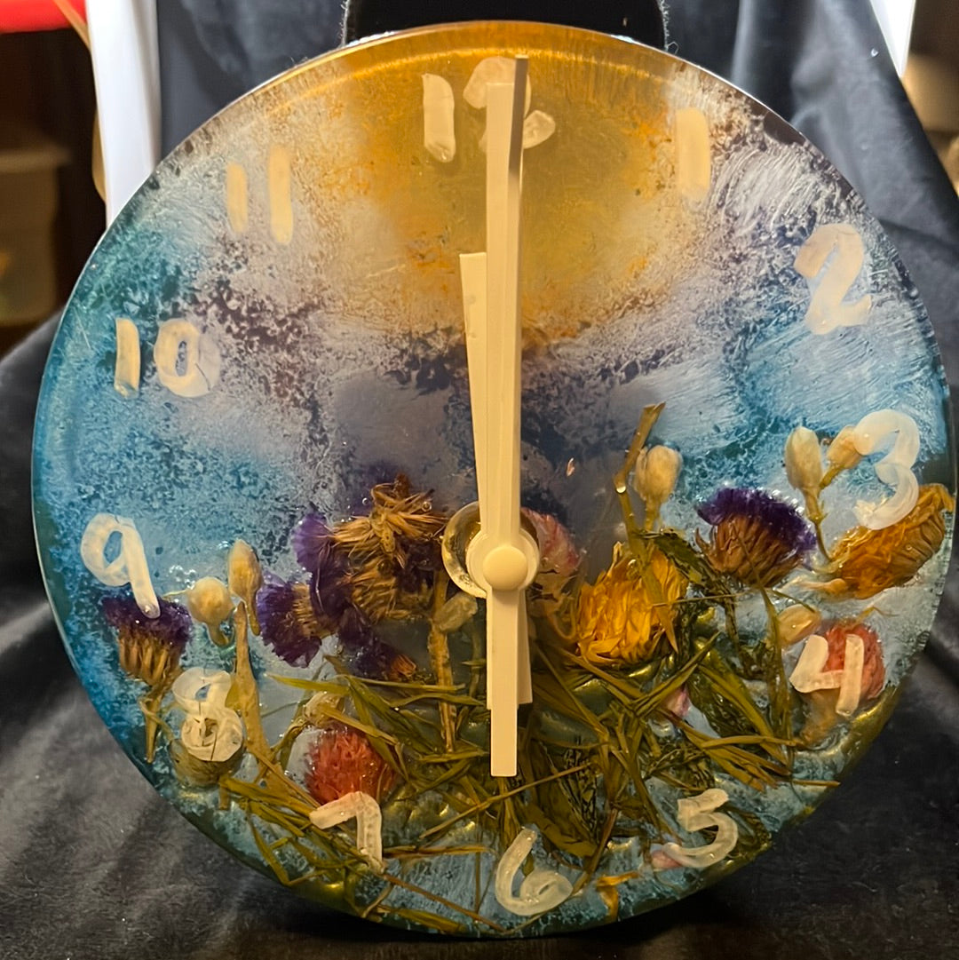 6” round resin clock