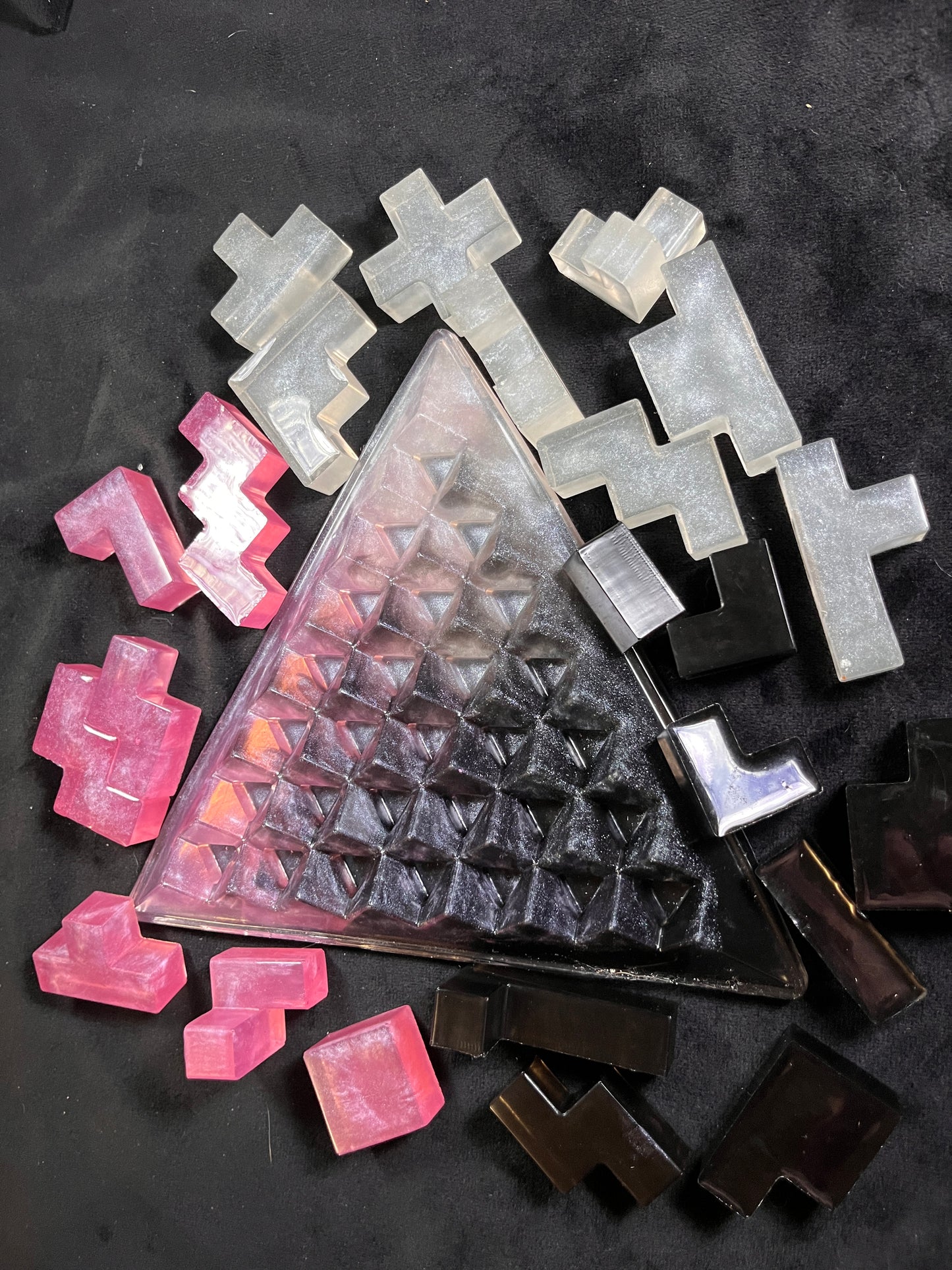 Resin pyramid puzzle