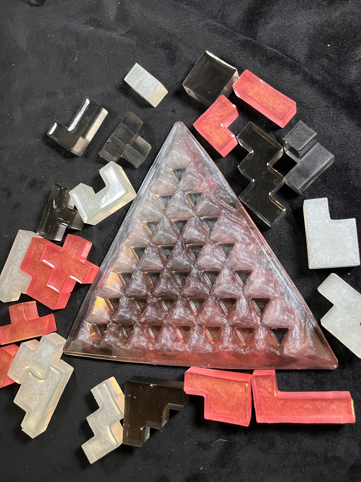 Resin pyramid puzzle