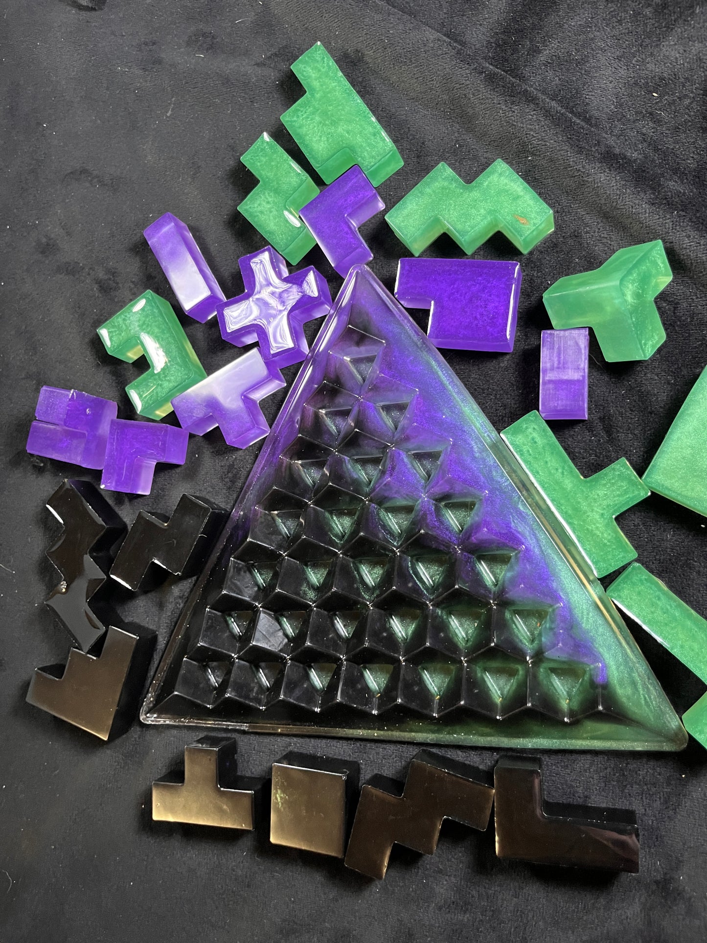 Resin pyramid puzzle